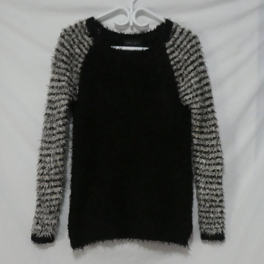 ROMEO & JULIET COUTURE | small | Black and White Eyelash Knit Sweater